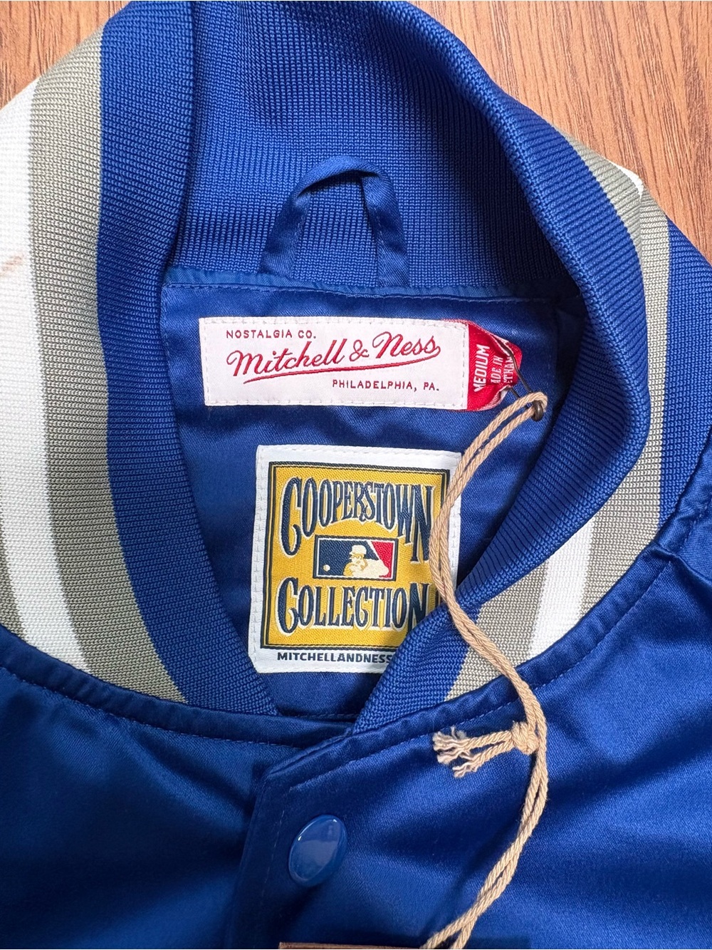 Born and Raised x Mitchell & Ness Los Angeles Dodgers Satin Jacket size Medium - Picture 4 of 8